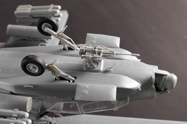 编号：05115 1/35 军用飞机系列 AH-64A“阿帕奇”直升机-后期型