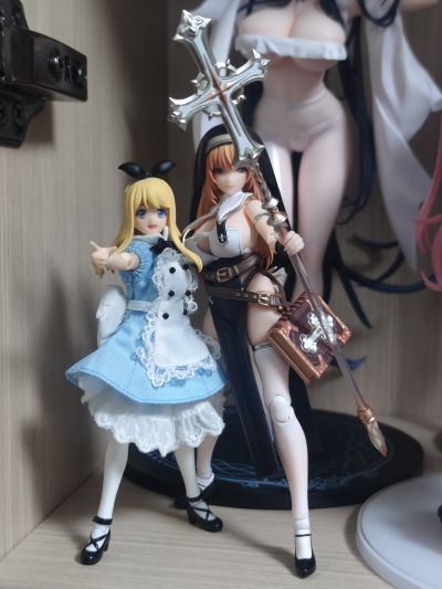 figma#598 女性素体（爱莉丝）和 连身裙+围裙装