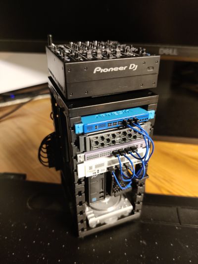 万能匣系列 流浪地球2 550C 与 550W