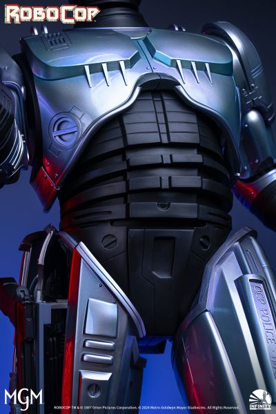 机械战警1987 机械战警 1/2全身像