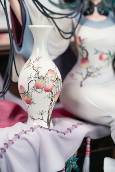 物华弥新 蝠桃瓶 粉彩福桃