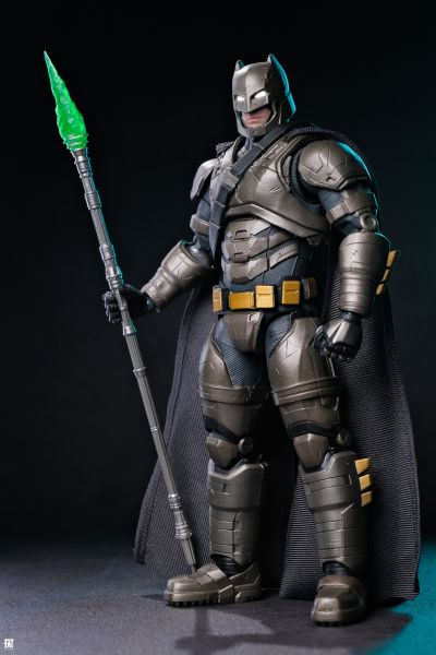 1/9可动人偶系列 蝙蝠侠大战超人：正义黎明 重甲蝙蝠侠