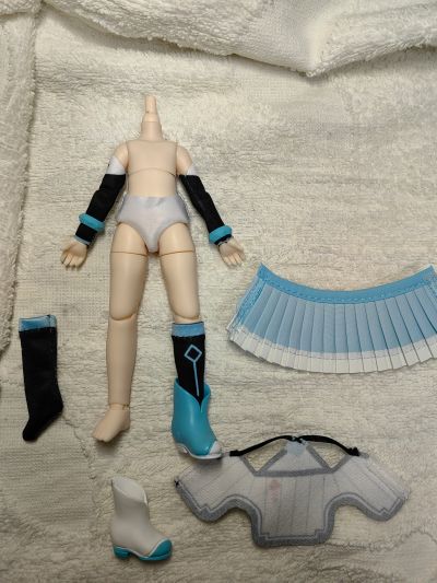 洛天依 12分可动人偶 公式服款