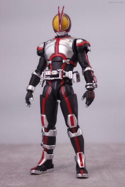 S.H.Figuarts  机动摩托人（载具模式）