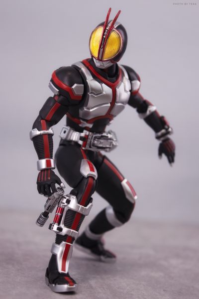 S.H.Figuarts  机动摩托人（载具模式）