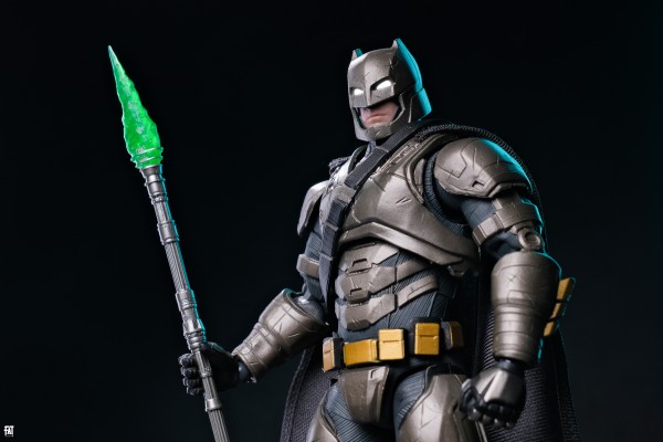 1/9可动人偶系列 蝙蝠侠大战超人：正义黎明 重甲蝙蝠侠