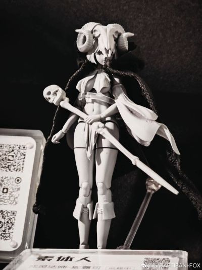 素体人系列 死灵法师-妮露可（暂定）