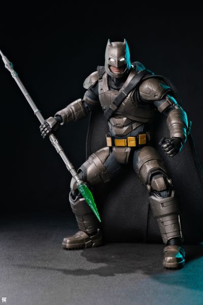 1/9可动人偶系列 蝙蝠侠大战超人：正义黎明 重甲蝙蝠侠