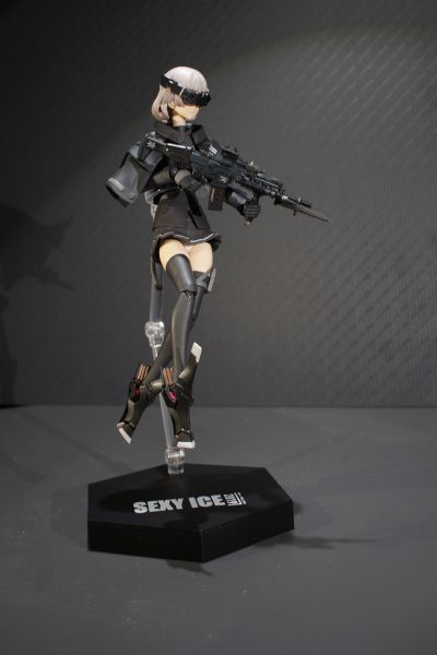 小军械库 LA076 20式突击步枪