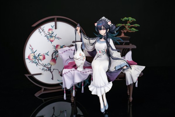 物华弥新 蝠桃瓶 粉彩福桃