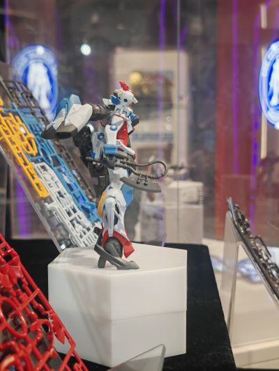 HG 1/144 夸克斯高达