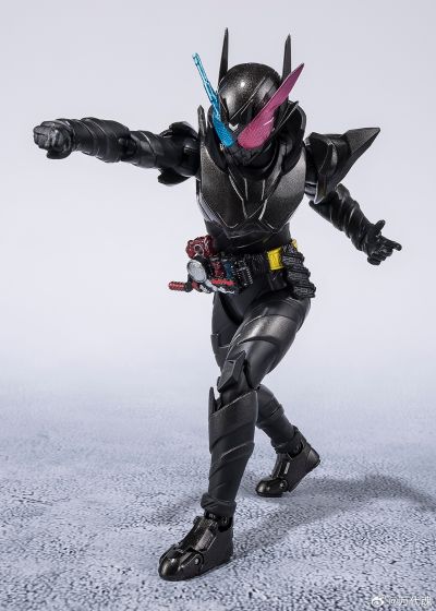 S.H.Figuarts 假面骑士创骑 兔子坦克危险形态 平成世代版