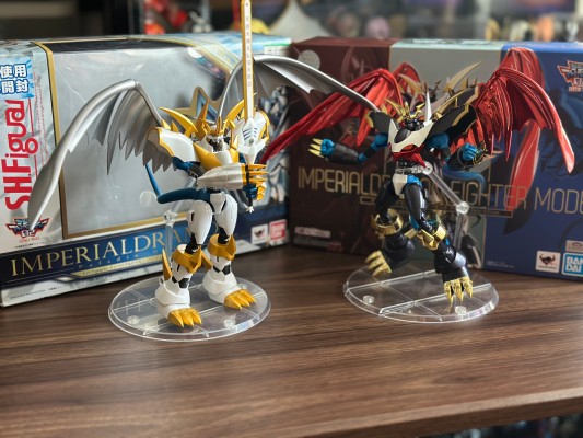 S.H.Figuarts 帝皇龙兽（圣骑士形态）