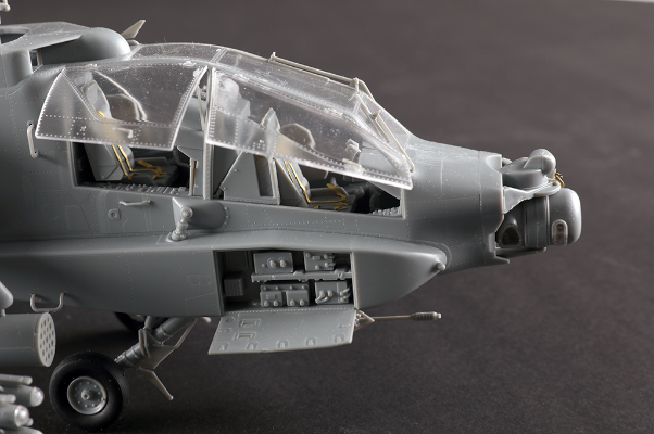 编号：05115 1/35 军用飞机系列 AH-64A“阿帕奇”直升机-后期型
