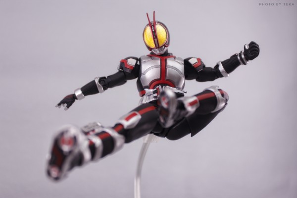 S.H.Figuarts  机动摩托人（载具模式）
