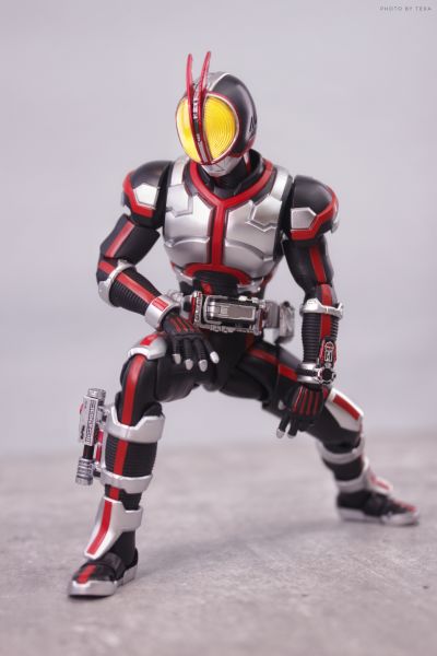 S.H.Figuarts  机动摩托人（载具模式）