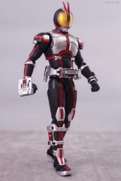 S.H.Figuarts  机动摩托人（载具模式）