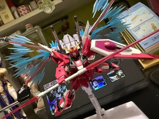 RG 1/144  拂晓高达（大鹫装备）