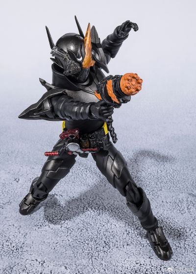 S.H.Figuarts 假面骑士创骑 兔子坦克危险形态 平成世代版