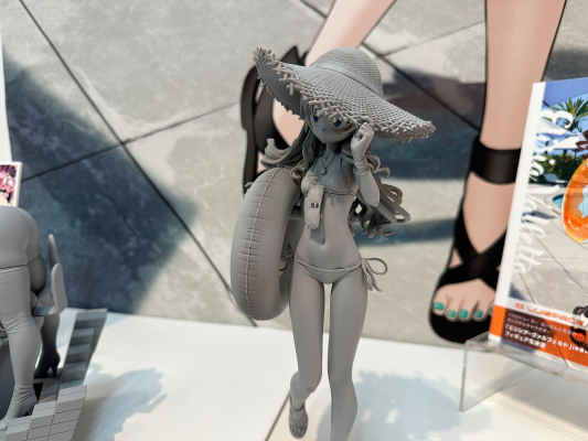 艾莉西亚·沃尔费尔特 泳装