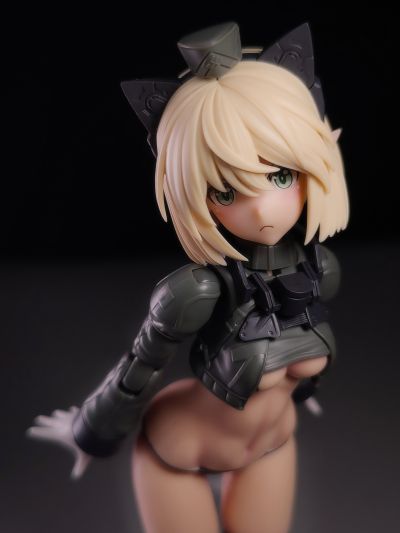 岛田文金艺术集 机甲少女 阿蒂尼娅