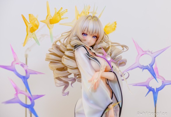 胜利女神：新的希望 皇冠 皇帝的新衣