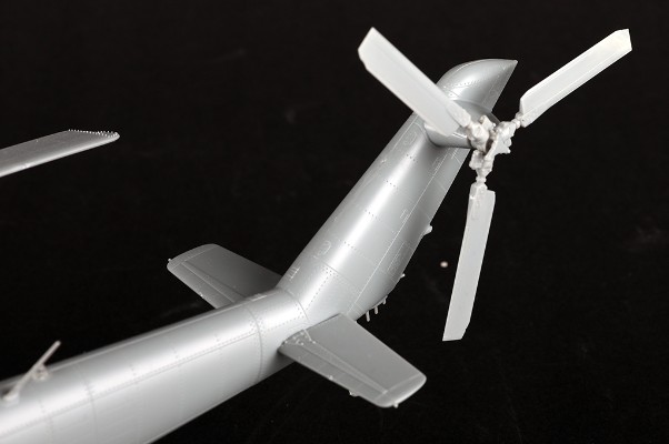 编号：05828 1/48 军用飞机系列 米-24A“雌鹿B”武装直升机