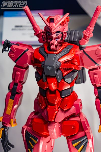 限械突破 机动战士高达跨时之战  红色高达