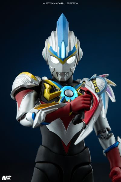 S.H.Figuarts 欧布奥特曼 三重形态