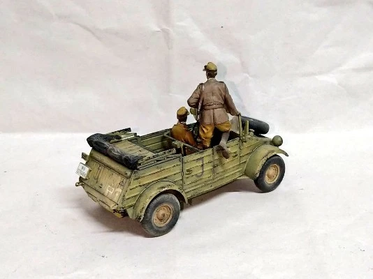 35238 1/35 德国 KUEBELWAGEN 82型 桶车（非洲军团）