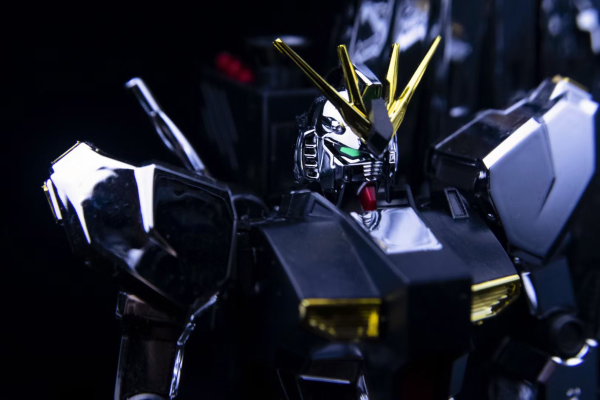 HGUC 1/144 机动战士高达 逆袭的夏亚 RX-93 ν高达  Metallic Coating Ver.