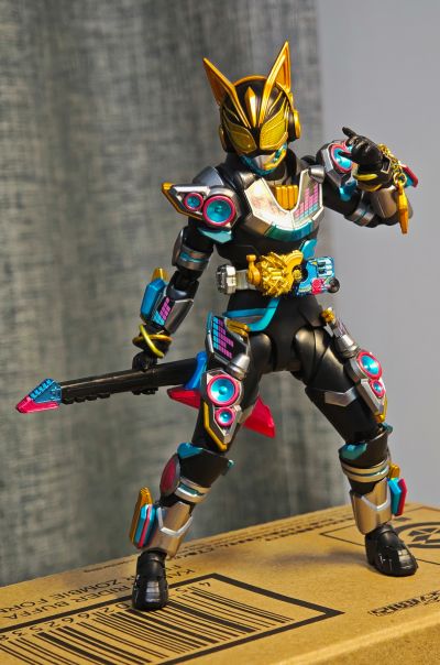 S.H.Figuarts 假面骑士娜猫 火旺节拍形态