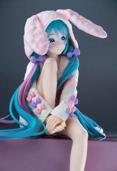 初音未来 压泡面人偶-兔耳睡衣-