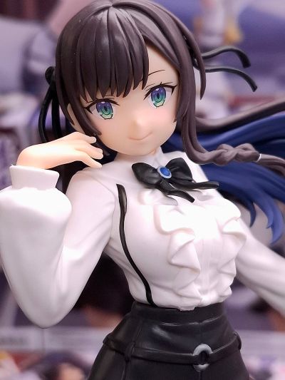 虽然是公会的柜台小姐， 但因为不想加班所以打算独自讨伐迷宫头目 亚莉纳·可洛瓦 珍藏人偶