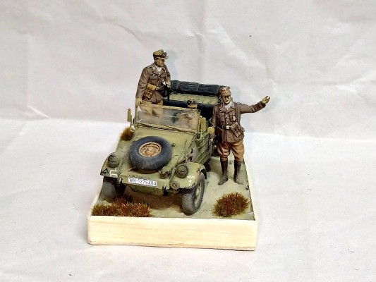 35238 1/35 德国 KUEBELWAGEN 82型 桶车（非洲军团）