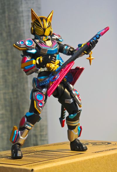 S.H.Figuarts 假面骑士娜猫 火旺节拍形态