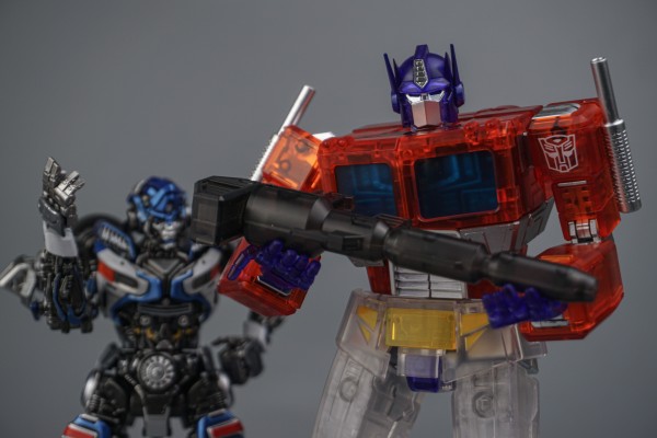 AMK Pro系列 变形金刚：G1 擎天柱 彩透版