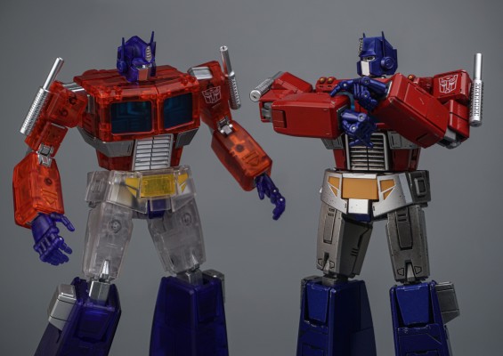 AMK Pro系列 变形金刚：G1 擎天柱 彩透版