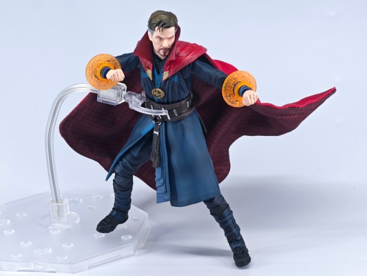 S.H.Figuarts 复仇者联盟3：无限战争 奇异博士 泰坦星之战