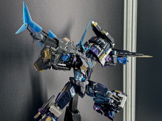 铁机巧 热破《变形金刚：失落之光》