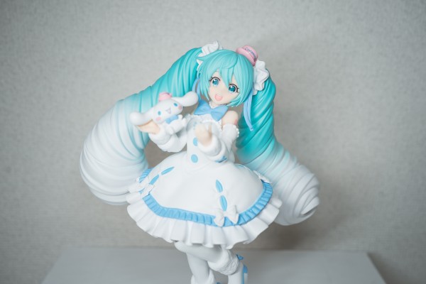 Luminasta 初音未来×大耳狗 白色连衣裙