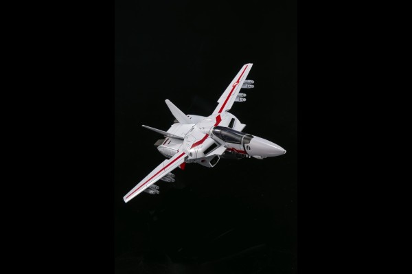 A-Action 超时空要塞 VF-1J 可动模型 战斗机模式