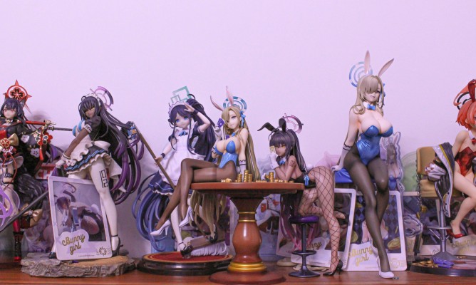 蔚蓝档案 角楯花凛（兔女郎）Game Playing