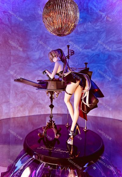 粉色兔女郎