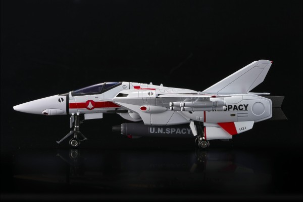 A-Action 超时空要塞 VF-1J 可动模型 战斗机模式