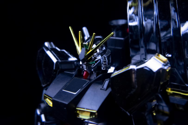 HGUC 1/144 机动战士高达 逆袭的夏亚 RX-93 ν高达  Metallic Coating Ver.