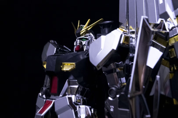 HGUC 1/144 机动战士高达 逆袭的夏亚 RX-93 ν高达  Metallic Coating Ver.