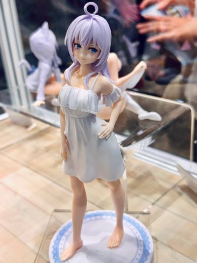 不时用俄语小声说真心话的邻桌艾莉同学动画版 Luminasta “艾莉”运动服