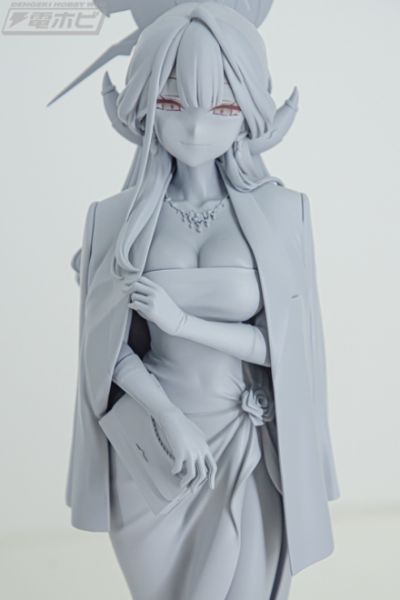 蔚蓝档案 陆八魔爱露（礼服）