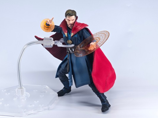 S.H.Figuarts 复仇者联盟3：无限战争 奇异博士 泰坦星之战